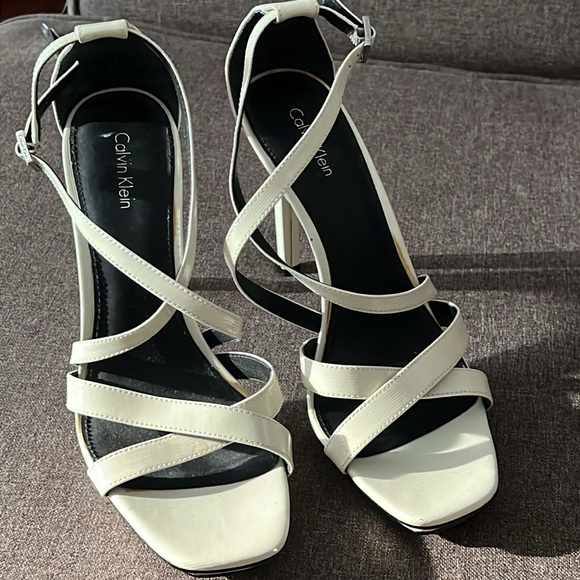 CALVIN KLEIN VONNIE STRAPPY HEELS - Picture 9 of 9